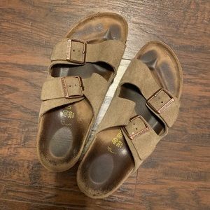 Suede Arizona Birkenstock in Taupe